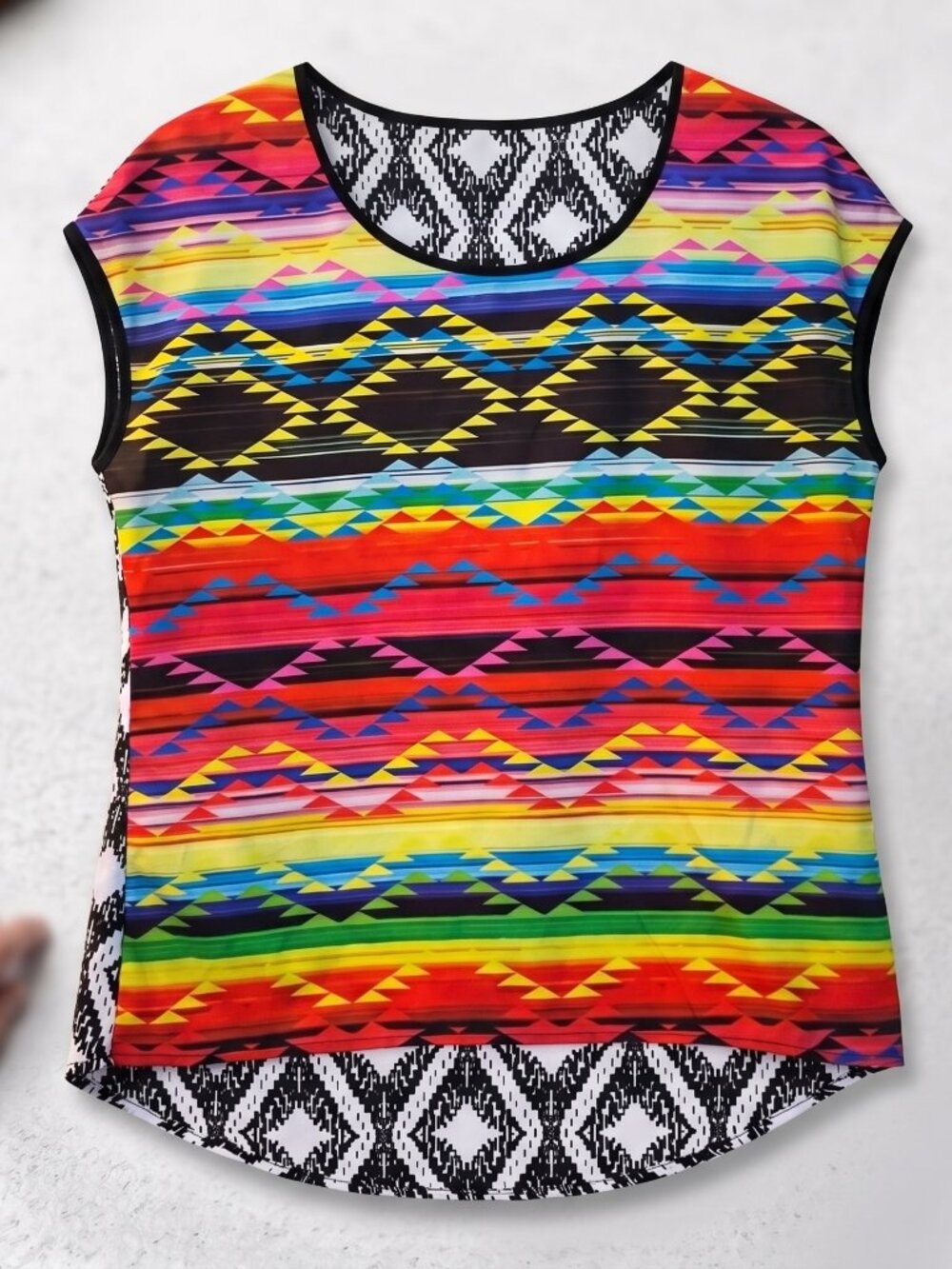 Eyeshadow Women's Top Size M Aztec Geometric Southwestern Print Hi-Low Blouse